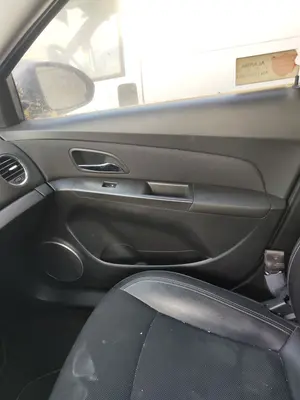Foto de GUARNECIDO PUERTA DELANTERA DERECHA CHEVROLET CRUZE 2.0 Diesel CAT (163 CV / 120 KW) referencia 95184281