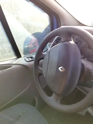 Foto de VOLANTE RENAULT TRAFIC II COMBI 1.9 Diesel (101 CV / 74 KW)