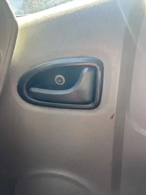 Foto de MANETA INTERIOR DELANTERA DERECHA RENAULT TRAFIC II FURGÓN 2.5 dCi Diesel CAT (135 CV / 99 KW)