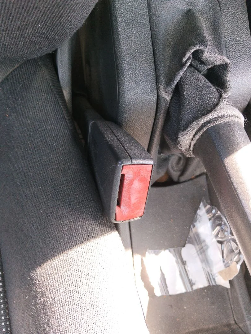 Foto de ENGANCHE CINTURON DELANTERO DERECHO OPEL ASTRA H GTC 1.9 CDTI (120 CV / 88 KW)