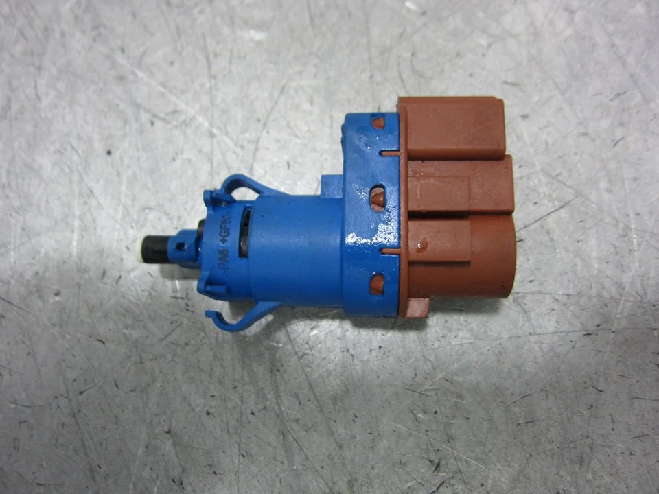 Foto de INTERRUPTOR FIAT 500L (330) 1.3 16V JTD CAT (84 CV / 62 KW) referencia 50512681