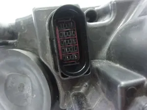 Foto de FARO IZQUIERDO VOLKSWAGEN PASSAT BERLINA (3C2) 2.0 TDI (140 CV / 103 KW) referencia 1EL24701401 foto 3