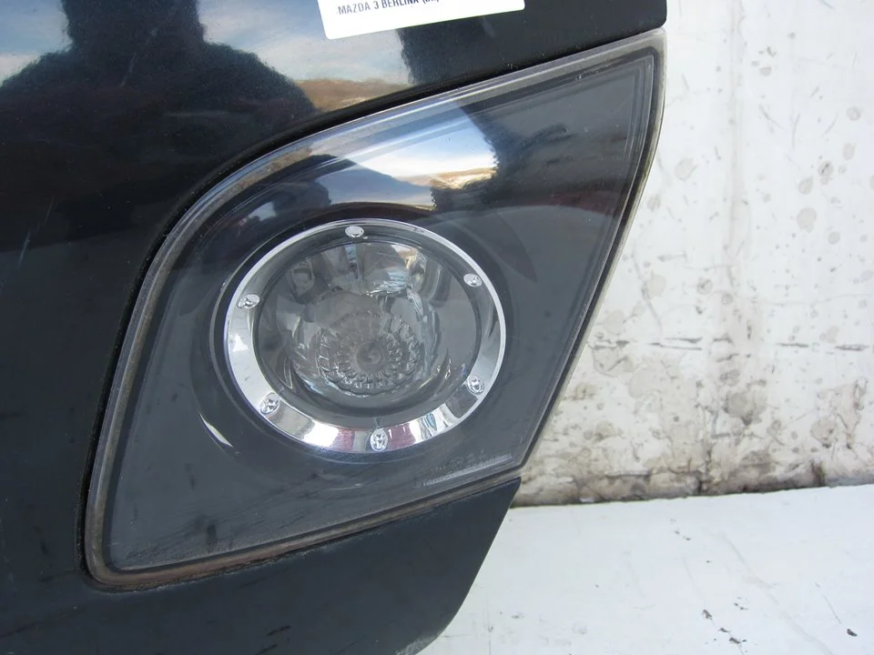 Foto de PILOTO TRASERO DERECHO INTERIOR MAZDA 3 BERLINA (BK) 2.0 Diesel CAT (143 CV / 105 KW)