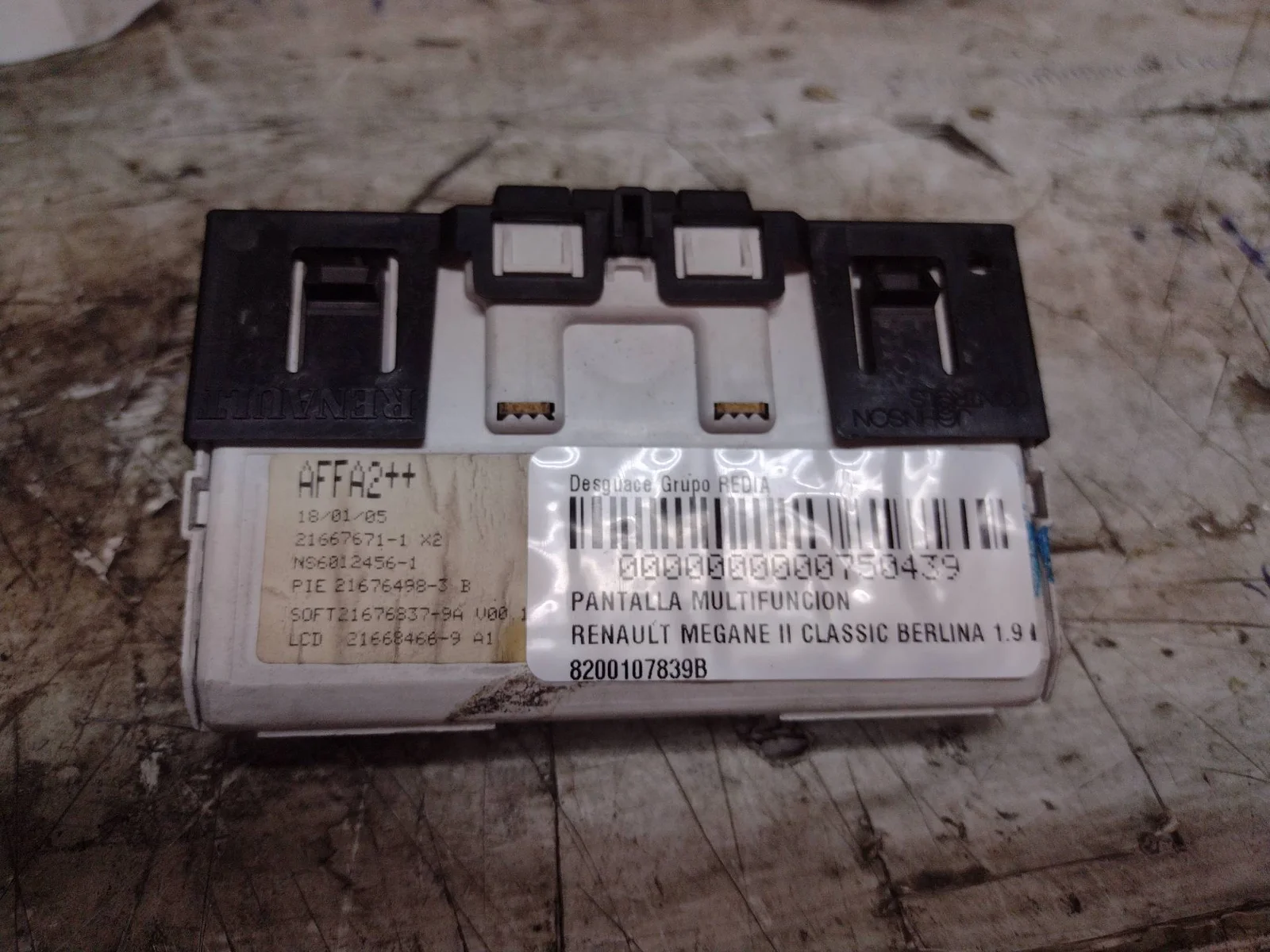 Foto de PANTALLA MULTIFUNCION RENAULT MEGANE II CLASSIC BERLINA referencia 8200107839B