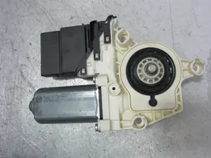 Foto de MOTOR ELEVALUNAS TRASERO IZQUIERDO SEAT LEON (1M1) 1.8 20V (125 CV / 92 KW) referencia 1C0959811A foto 3