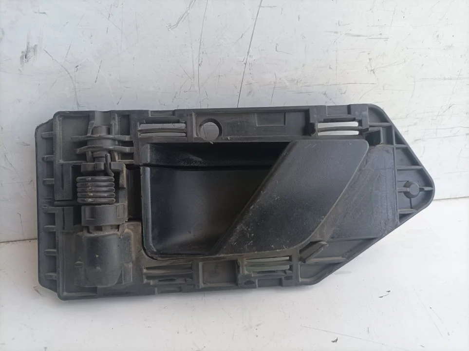 Foto de MANETA INTERIOR DELANTERA IZQUIERDA PEUGEOT PARTNER (S1)(07.1996) referencia 9621422977