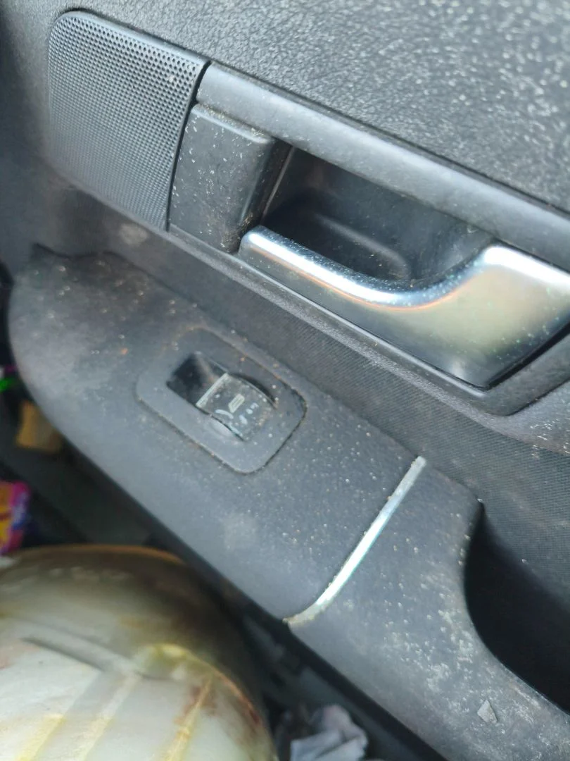 Foto de MANDO ELEVALUNAS DELANTERO DERECHO AUDI A2 (8Z) 1.4 TDI (75 CV / 55 KW)