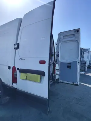 Foto de PORTON TRASERO IZQUIERDO NISSAN INTERSTAR (X70) 2.5 dCi Diesel CAT (114 CV / 84 KW) foto 2