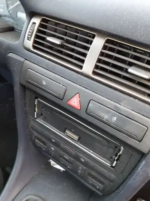 Foto de WARNING AUDI A6 BERLINA (4B2) 1.8 20V Turbo (150 CV / 110 KW)