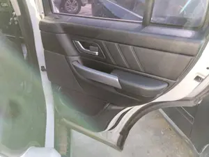 Foto de GUARNECIDO PUERTA TRASERA DERECHA LAND ROVER RANGE ROVER SPORT 2.7 Td V6 CAT (190 CV / 140 KW) referencia AH3225568AA foto 2