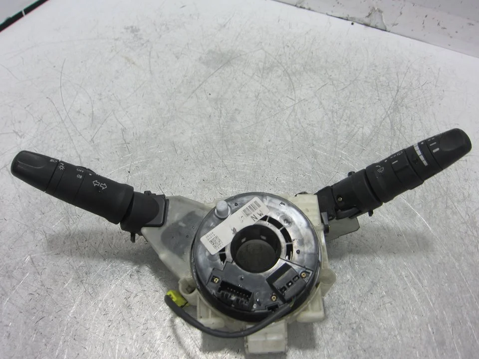 Foto de MANDO MULTIFUNCION NISSAN MICRA (K12E) 1.2 CAT (80 CV / 59 KW) referencia 25560AX618
