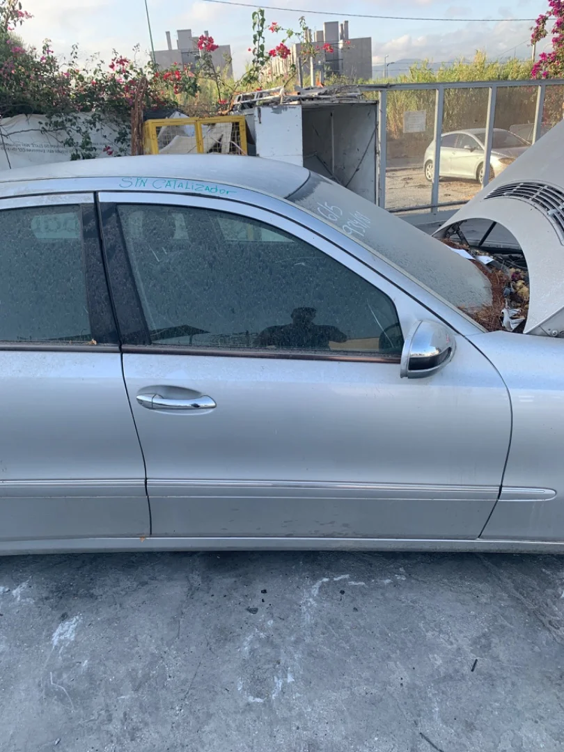 Foto de PUERTA DELANTERA DERECHA MERCEDES-BENZ CLASE E (BM 211) BERLINA 2.7 CDI CAT (177 CV / 130 KW) referencia A211720140528