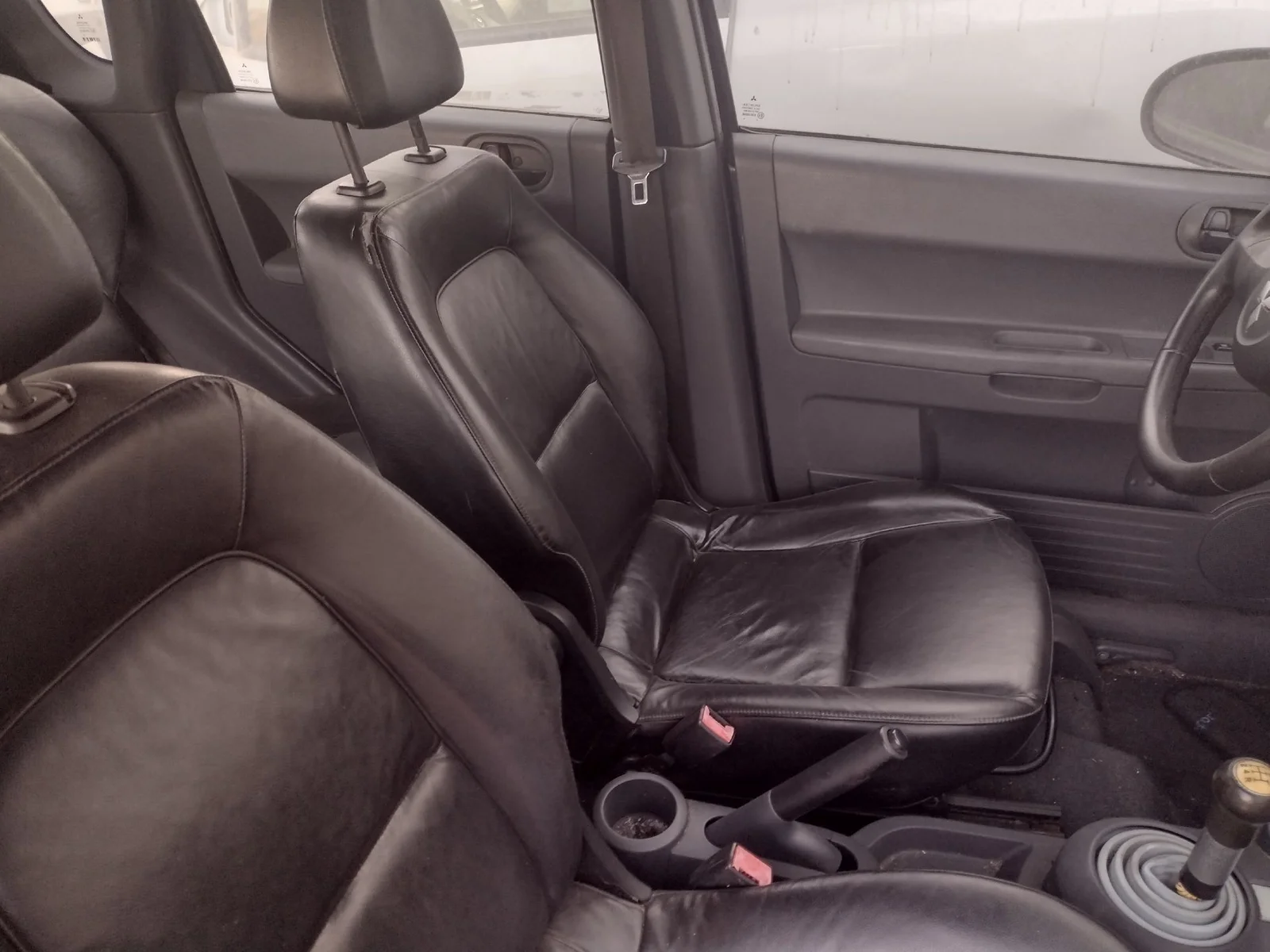 Foto de ASIENTO DELANTERO IZQUIERDO MITSUBISHI COLT CZ3 BERL. 5 (Z30A) 1.5 DI-D CAT (95 CV / 70 KW)