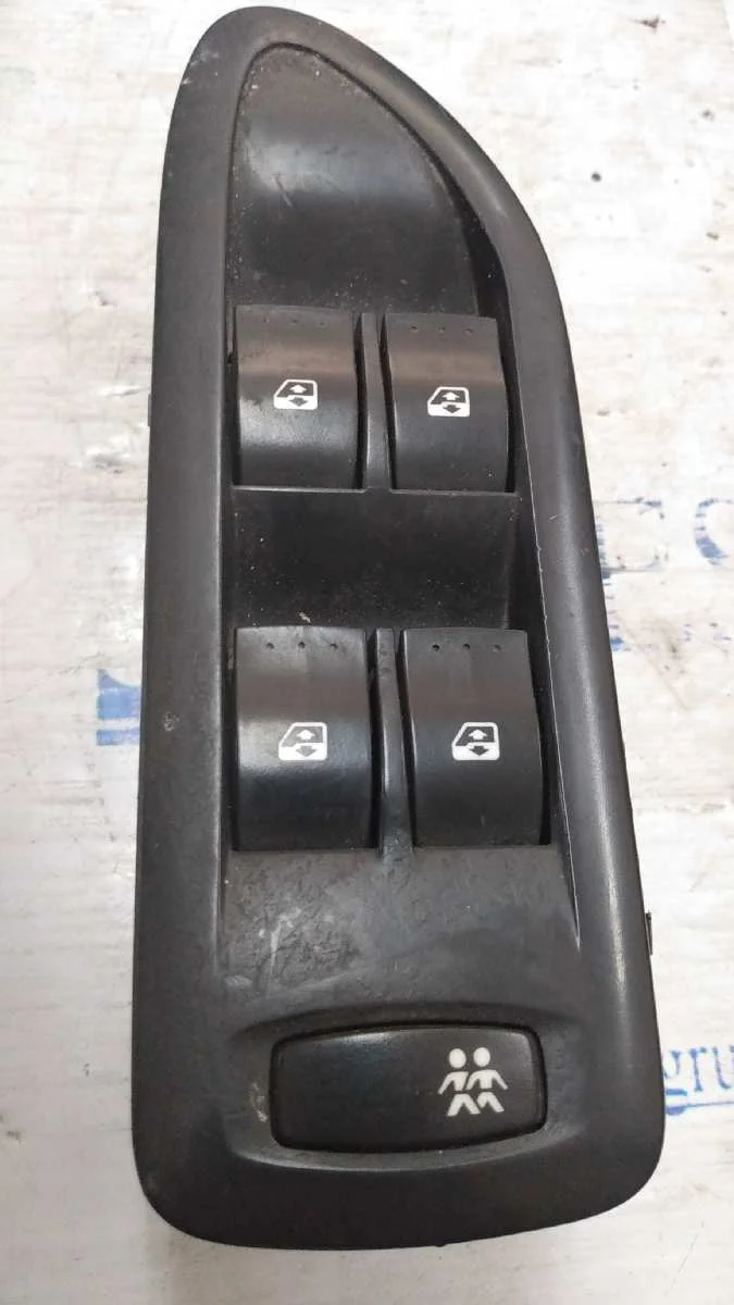 Foto de MANDO ELEVALUNAS DELANTERO IZQUIERDO RENAULT LAGUNA II (BG0) 1.9 dCi Diesel (120 CV / 88 KW) referencia 8200315042