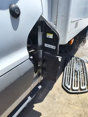 Foto de TAPA EXTERIOR COMBUSTIBLE FORD TRANSIT CHASIS CABINA (TTG) 2.0 TDCi CAT (170 CV / 125 KW) foto 2