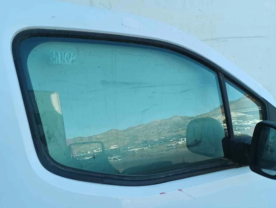 Foto de LUNA DELANTERA DERECHA PEUGEOT RIFTER 1.5 Blue-HDI FAP (131 CV / 96 KW)
