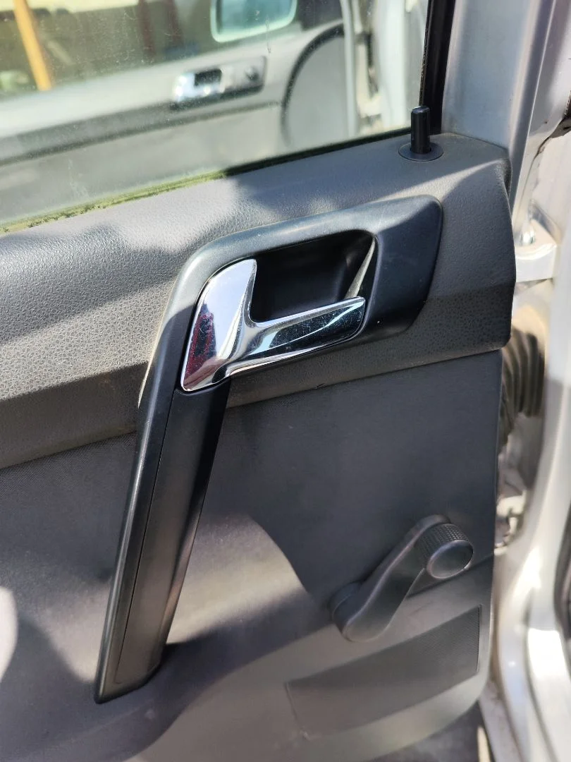 Foto de MANETA INTERIOR TRASERA IZQUIERDA VOLKSWAGEN POLO IV (9N1) 1.4 16V (75 CV / 55 KW) referencia 6Q4867179K FKZ