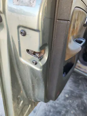 Foto de CERRADURA PUERTA DELANTERA IZQUIERDA SEAT CORDOBA BERLINA (6L2) 1.4 16V (75 CV / 55 KW) referencia 6X1837013G