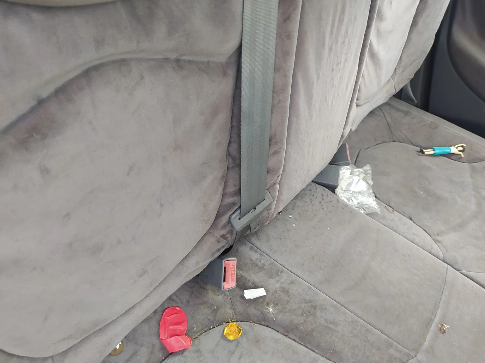 Foto de ENGANCHE CINTURON TRASERO IZQUIERDO CITROEN C5 BERLINA 2.0 HDi (109 CV / 80 KW)