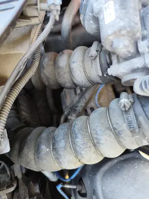 Foto de MANGUERAS INTERCOOLER FORD C-MAX (CB7) 1.6 TDCi CAT (116 CV / 85 KW)