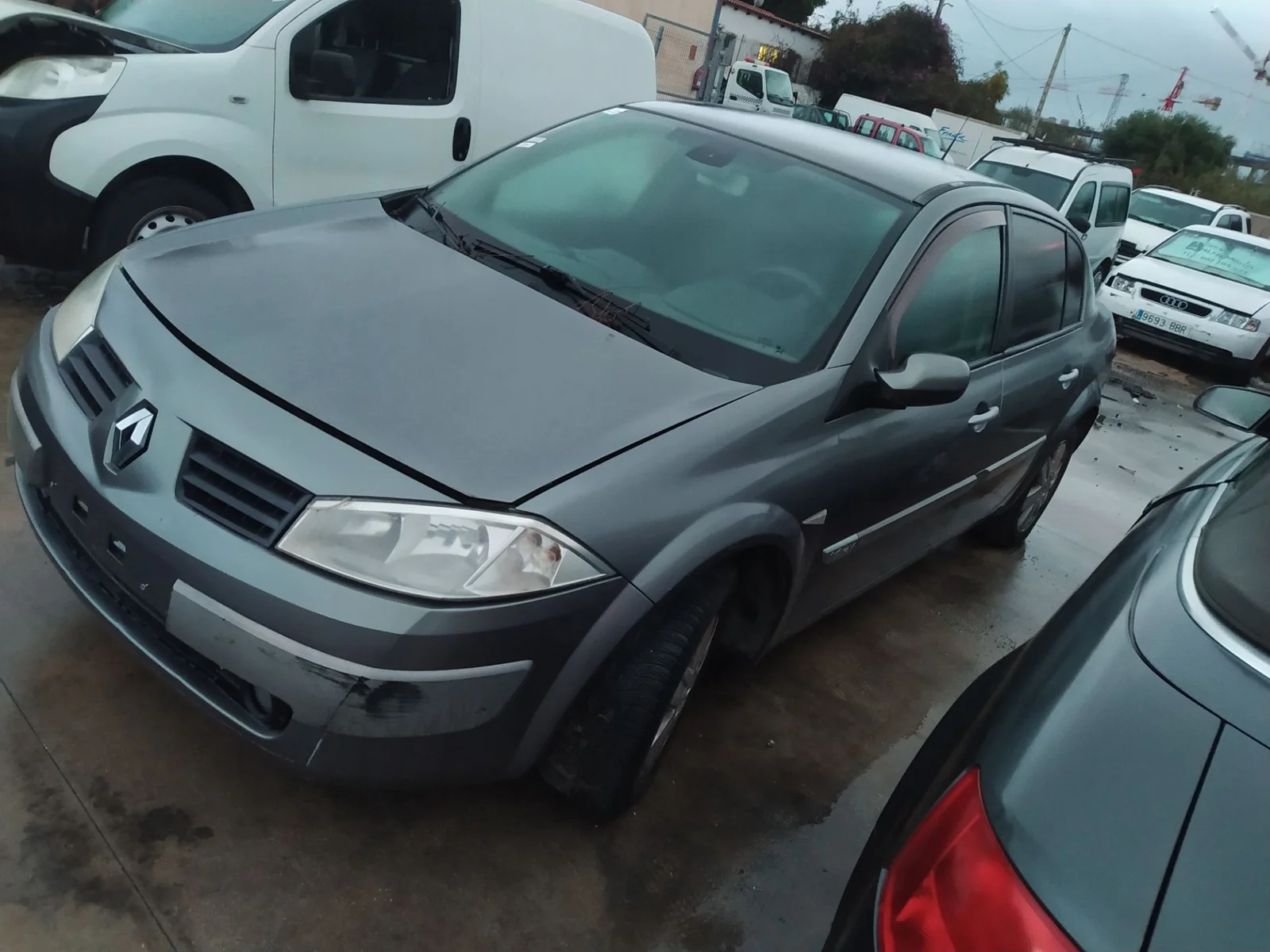 Foto de FARO IZQUIERDO RENAULT MEGANE II BERLINA 5P 1.4 16V (98 CV / 72 KW) referencia 260603054R