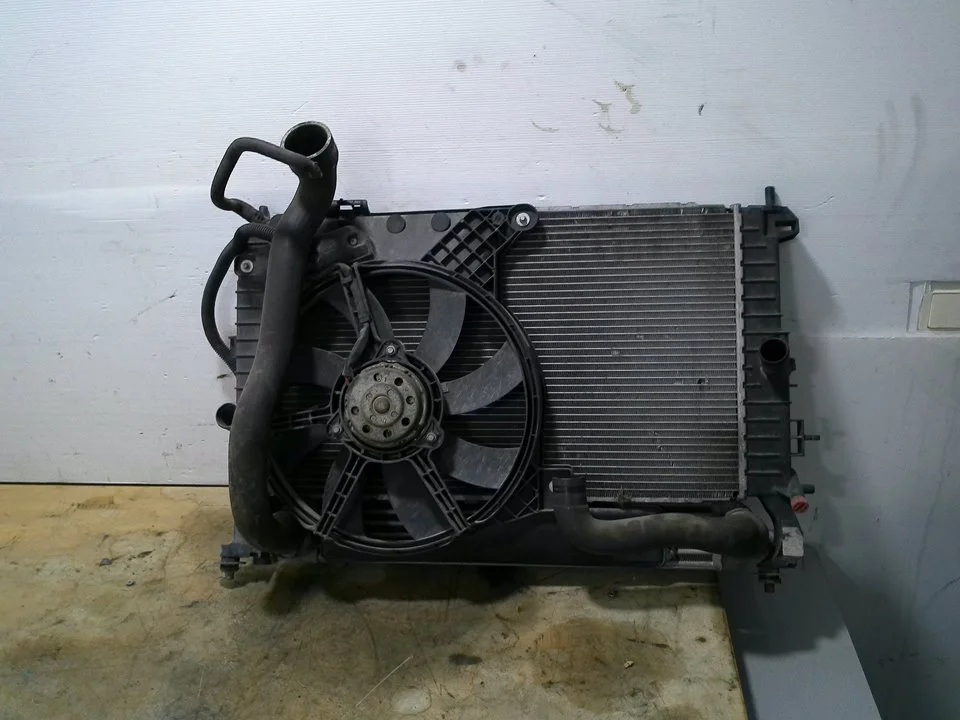 Foto de RADIADOR AGUA OPEL MERIVA 1.7 16V DTI CAT (Y 17 DT / LR6) (75 CV / 55 KW) referencia 560961104