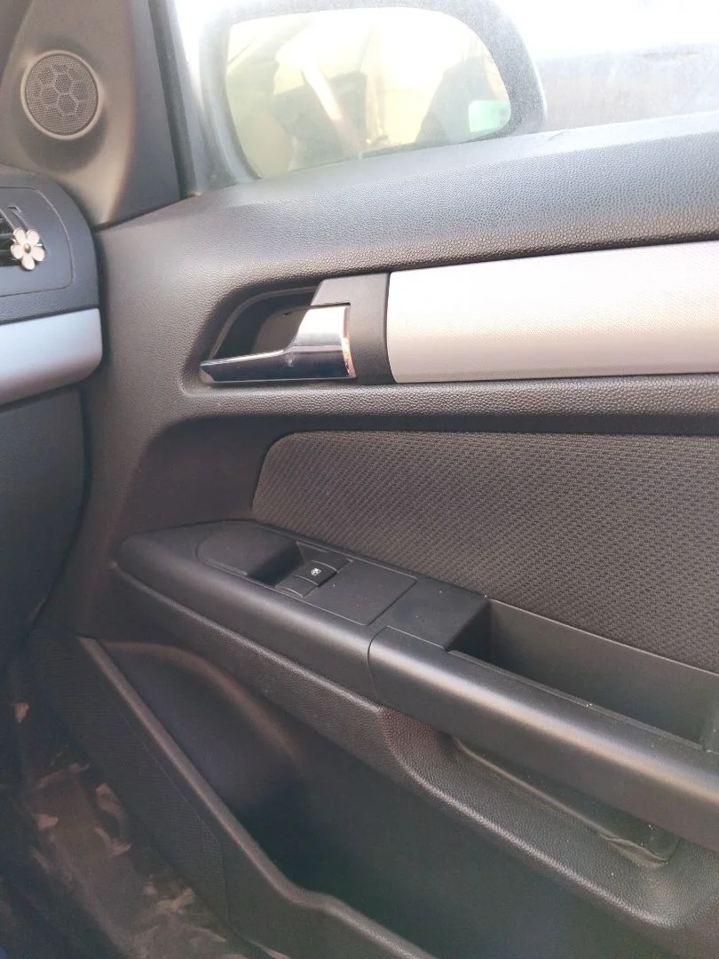 Foto de MANDO ELEVALUNAS DELANTERO DERECHO OPEL ASTRA H BERLINA