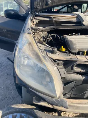 Foto de FARO DERECHO RENAULT CLIO III 1.2 16V (75 CV / 55 KW) referencia 260103547R