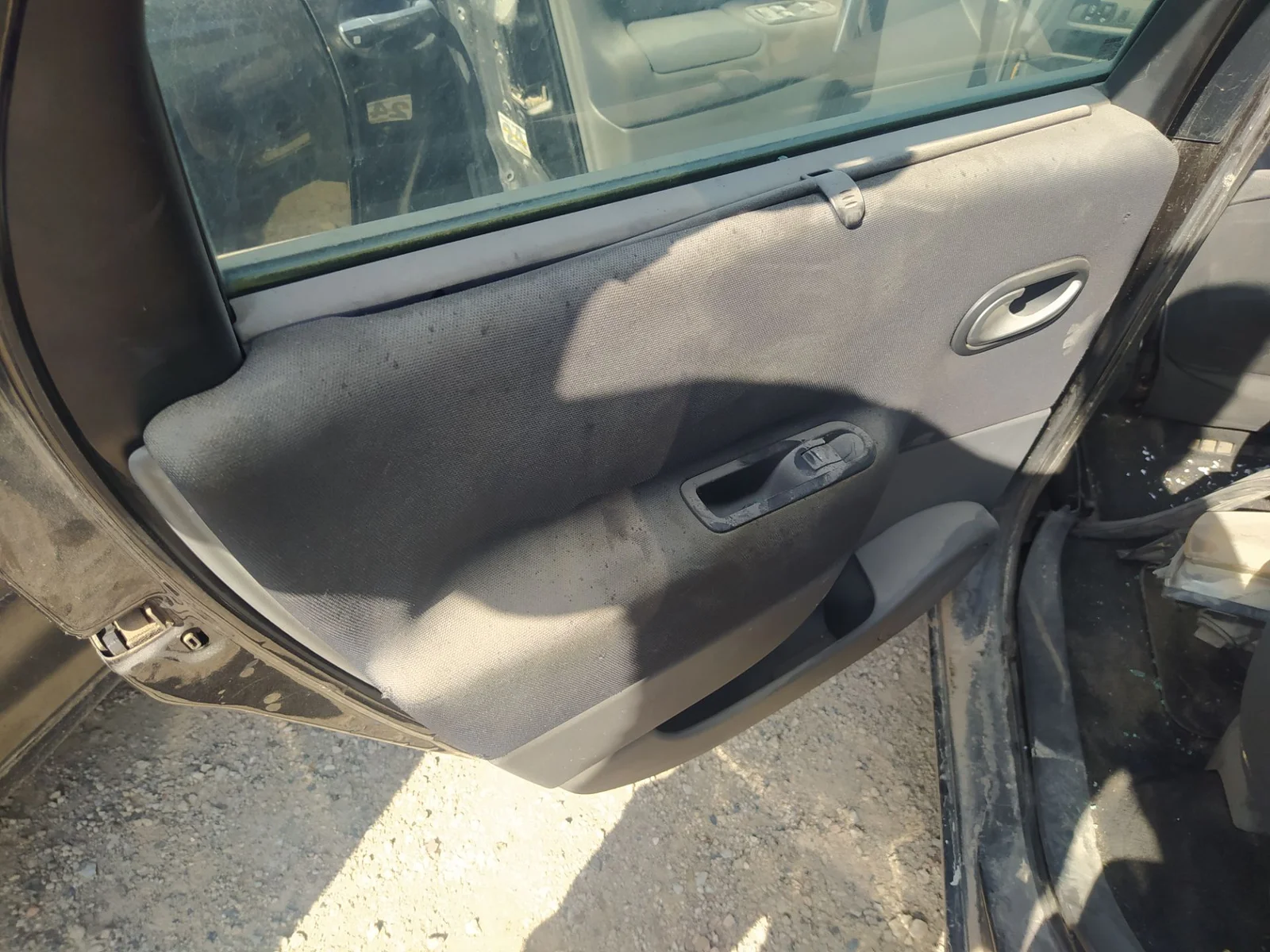 Foto de GUARNECIDO PUERTA TRASERA IZQUIERDA RENAULT SCENIC II (JM) 1.5 dCi Diesel (106 CV / 78 KW) referencia 7701056944