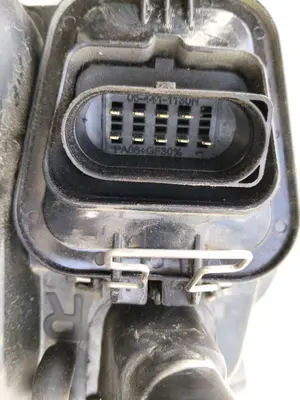 Foto de FARO DERECHO VOLKSWAGEN GOLF IV BERLINA (1J1)(10.1997) 1.9 TDI (101 CV / 74 KW) referencia 083411108R foto 3
