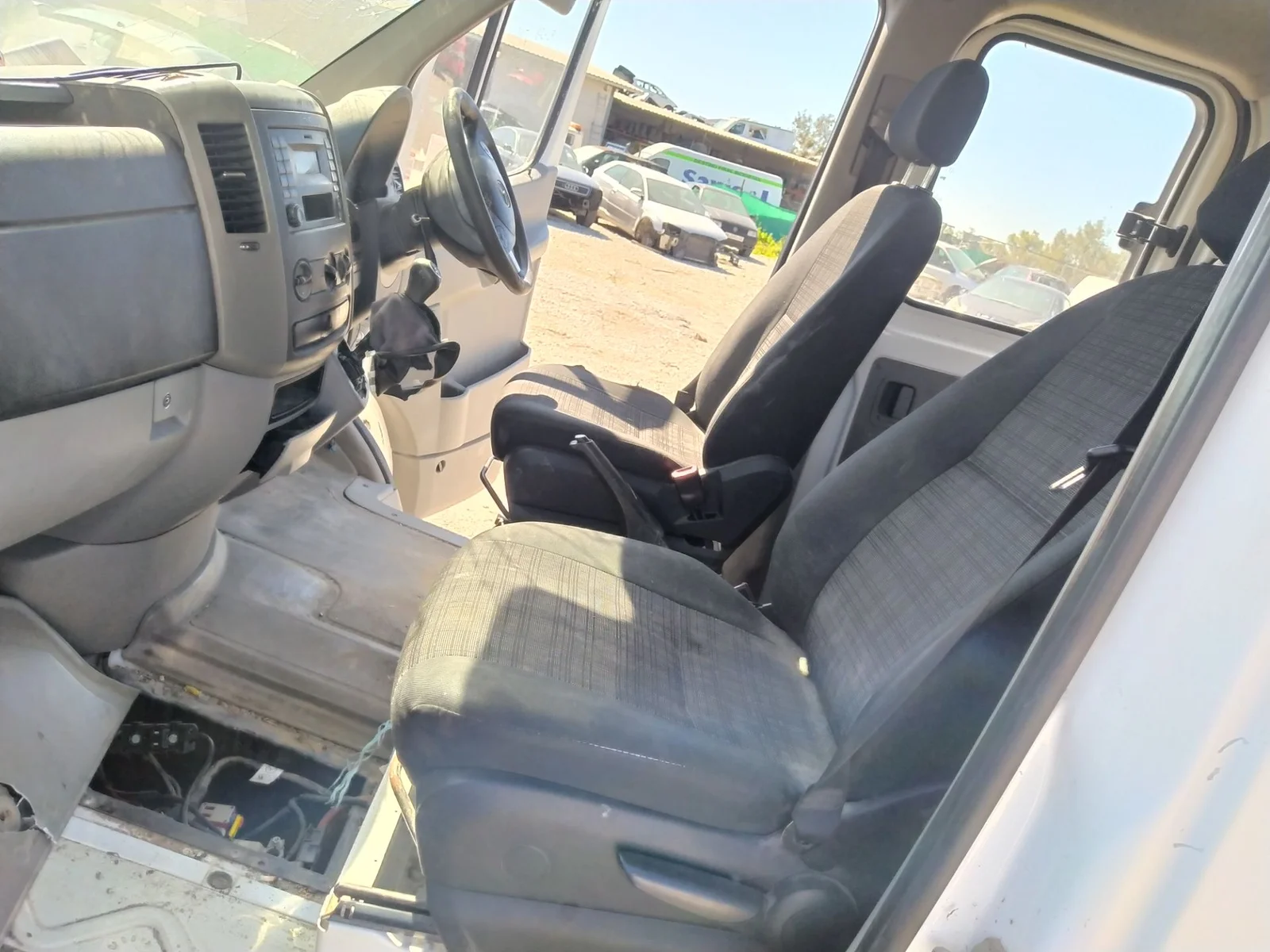 Foto de ASIENTO DELANTERO IZQUIERDO MERCEDES-BENZ SPRINTER II CAMIÓN DOKA 2.1 CDI CAT (129 CV / 95 KW) referencia A0009108109 7F61