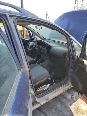 Foto de GOMAS CONTORNO PUERTA OPEL ZAFIRA A 1.6 16V (101 CV / 74 KW)