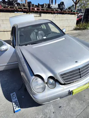 Foto de CAPO MERCEDES-BENZ CLASE E (BM 210) BERLINA 3.2 CDI CAT (197 CV / 145 KW) referencia A210880095728 foto 2