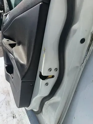 Foto de CERRADURA PUERTA DELANTERA DERECHA ALFA ROMEO GIULIETTA (191) 1.6 JTDM CAT (105 CV / 77 KW)