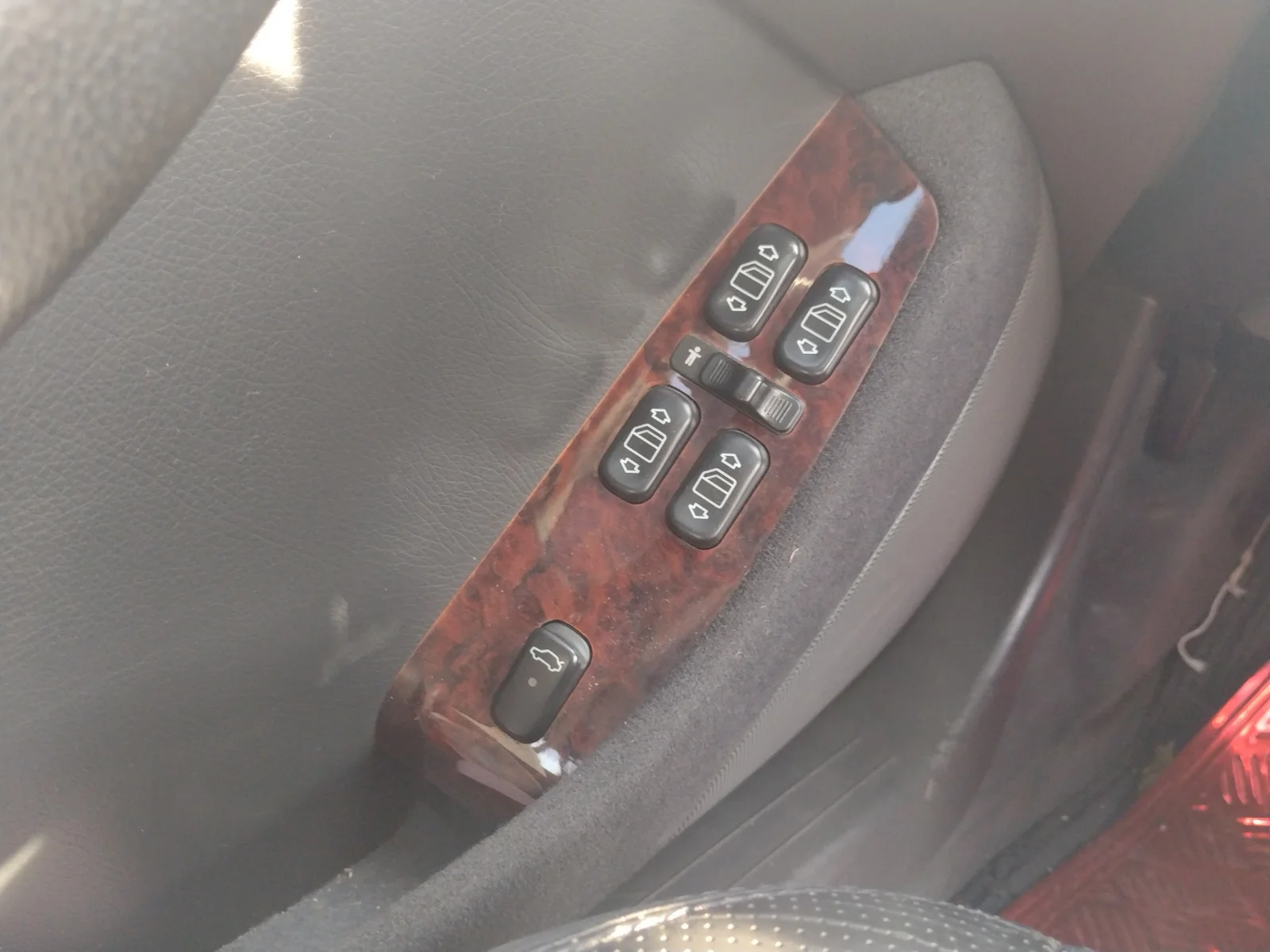 Foto de MANDO ELEVALUNAS DELANTERO IZQUIERDO MERCEDES-BENZ CLASE S (BM 220) BERLINA 5.0 V8 24V CAT (306 CV / 225 KW) referencia 2208201010FKZ