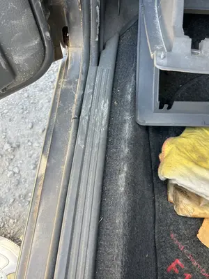 Foto de GOMAS CONTORNO PUERTA PEUGEOT 309 1.6  (88 CV / 65 KW)