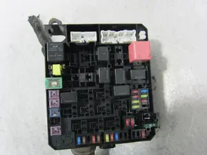 Foto de CAJA RELES / FUSIBLES MITSUBISHI ASX (GA0W) 1.6 CAT (117 CV / 86 KW) referencia 8565A268 foto 3