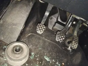 Foto de PEDAL EMBRAGUE VOLKSWAGEN GOLF IV BERLINA (1J1)(10.1997)