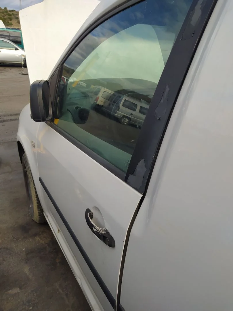 Foto de LUNA DELANTERA IZQUIERDA VOLKSWAGEN CADDY (2K)(02.2004) 1.9 TDI (105 CV / 77 KW)