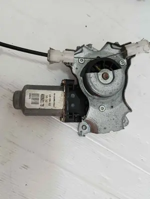 Foto de ELEVALUNAS DELANTERO DERECHO NISSAN ALMERA (N16/E) 1.5 dCi Turbodiesel CAT (82 CV / 60 KW) referencia 400601T9 foto 2