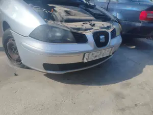 Foto de PARAGOLPES DELANTERO SEAT IBIZA (6L1) 1.4 16V (75 CV / 55 KW)