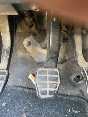 Foto de PEDAL FRENO VOLKSWAGEN POLO III (6N1) 1.4  (60 CV / 44 KW) referencia 6N1721141A
