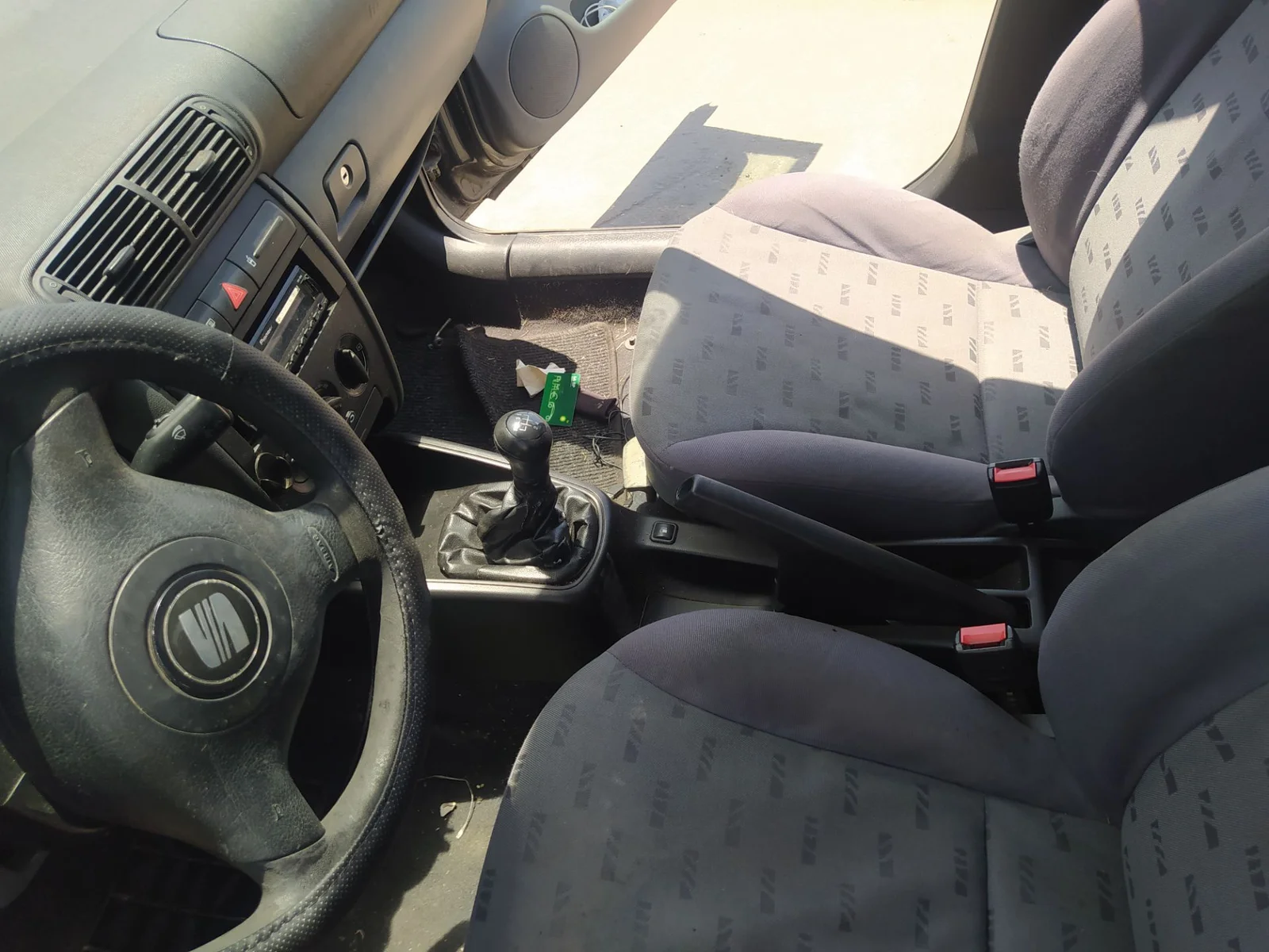 Foto de ENGANCHE CINTURON DELANTERO IZQUIERDO SEAT LEON (1M1) 1.9 TDI (90 CV / 66 KW)