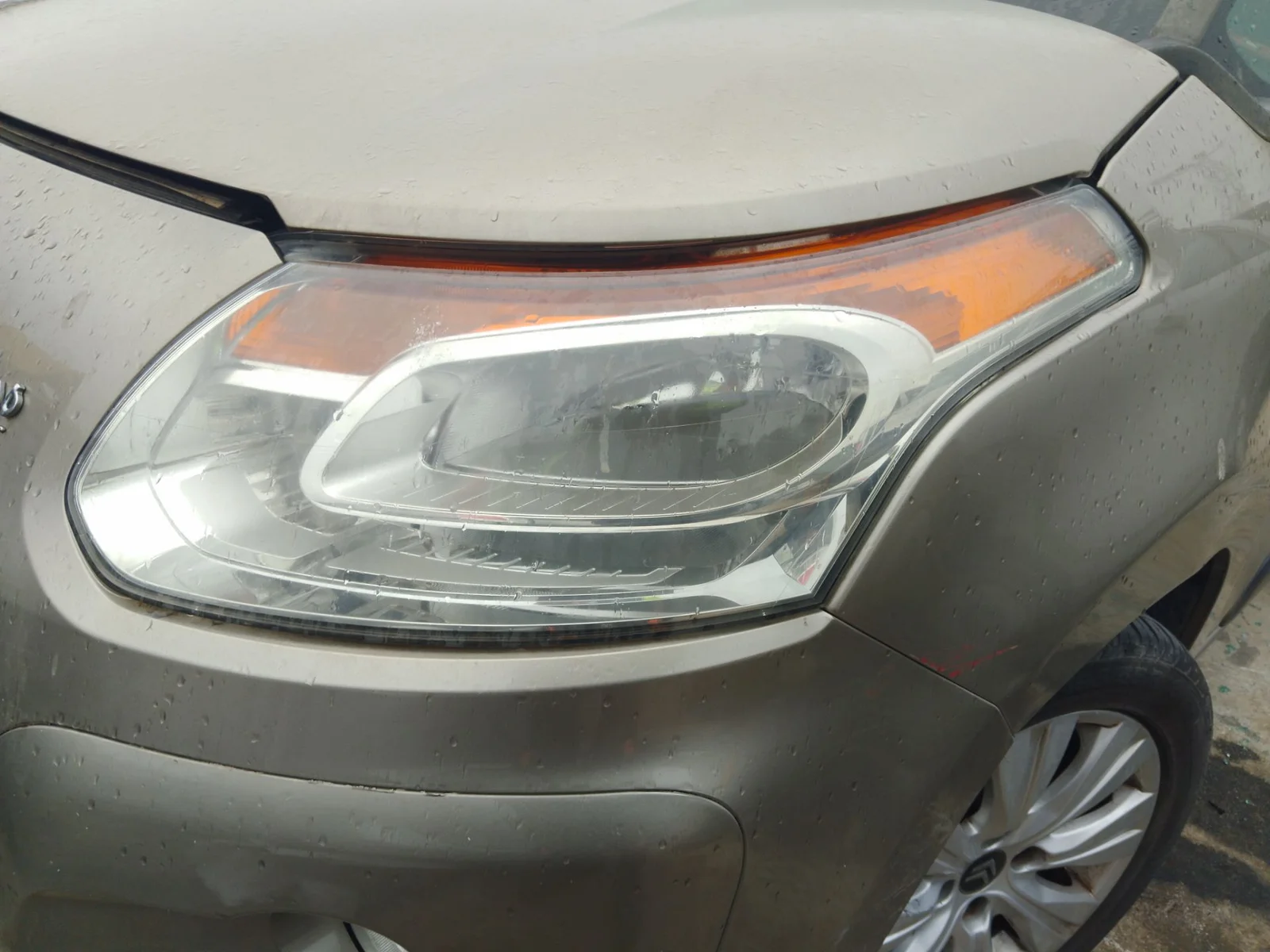 Foto de FARO IZQUIERDO CITROEN C3 PICASSO 1.6 16V (120 CV / 88 KW)