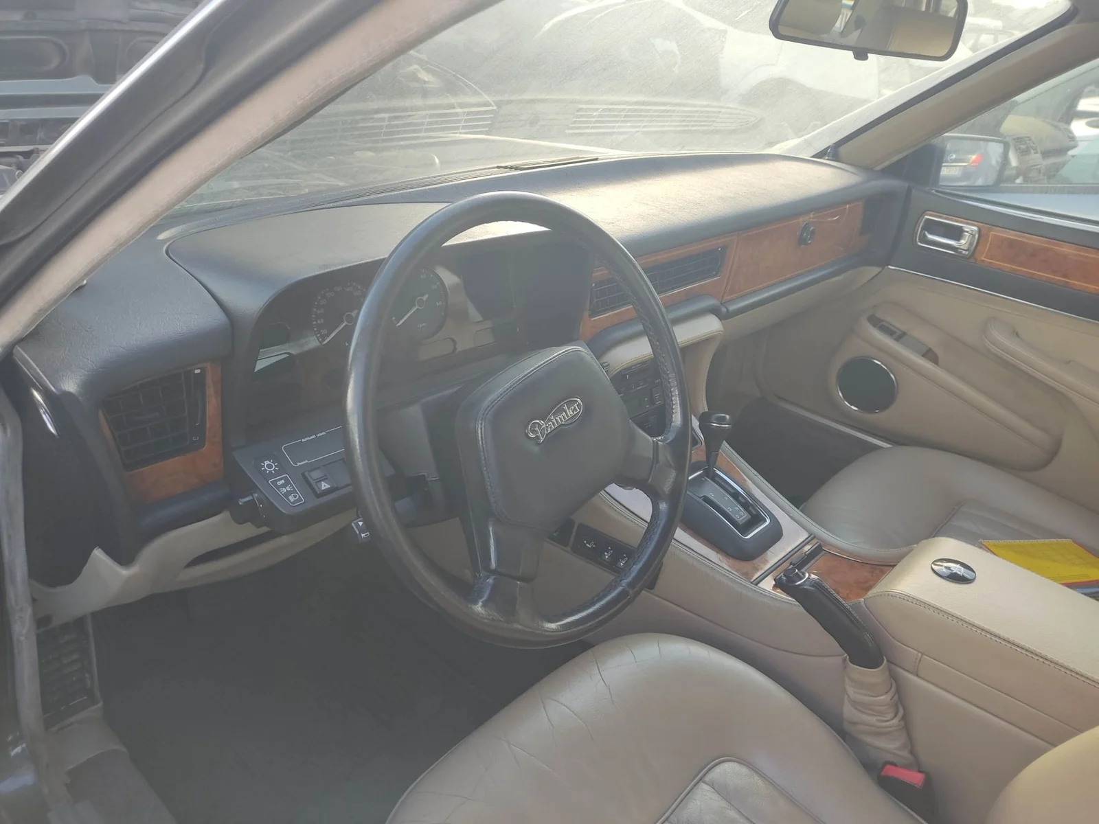Foto de SALPICADERO JAGUAR XJ 4.0 CAT (222 CV / 163 KW)
