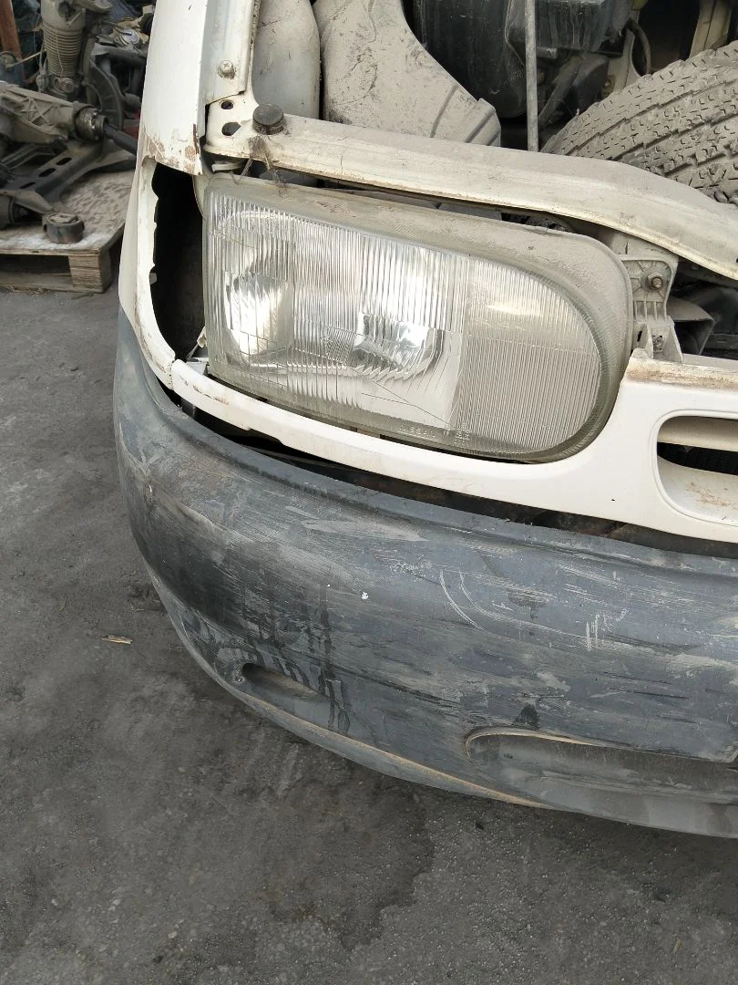 Foto de FARO DERECHO NISSAN VANETTE CARGO 2.3 Diesel (75 CV / 55 KW)