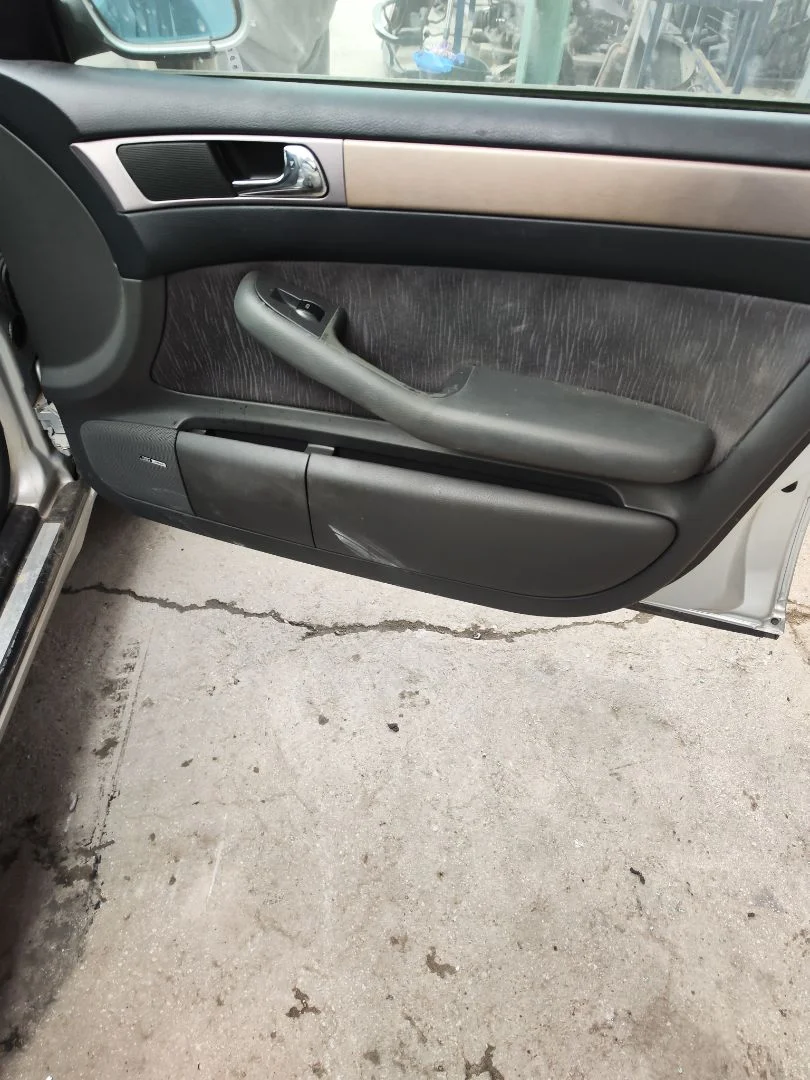 Foto de ELEVALUNAS DELANTERO DERECHO AUDI A6 BERLINA (4B2) 2.5 V6 24V TDI (150 CV / 110 KW)