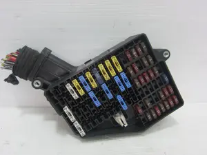 Foto de CAJA RELES / FUSIBLES SKODA FABIA (6Y2/6Y3) 1.2 12V (64 CV / 47 KW) referencia 601941824 foto 4