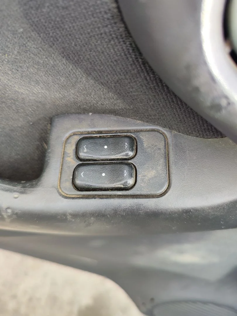 Foto de MANDO ELEVALUNAS DELANTERO IZQUIERDO OPEL CORSA C 1.2 16V CAT (Z 12 XEP / LB4) (80 CV / 59 KW)