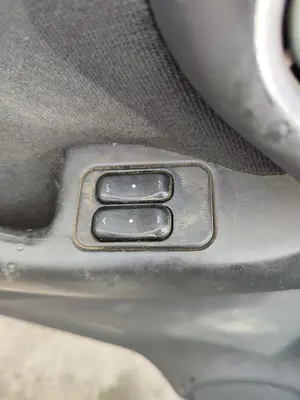 Foto de MANDO ELEVALUNAS DELANTERO IZQUIERDO OPEL CORSA C 1.2 16V CAT (Z 12 XEP / LB4) (80 CV / 59 KW)